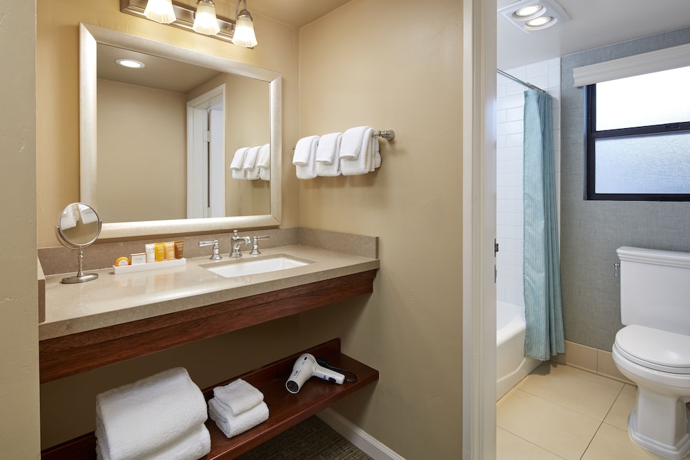 Glorietta Bay Inn 15/78