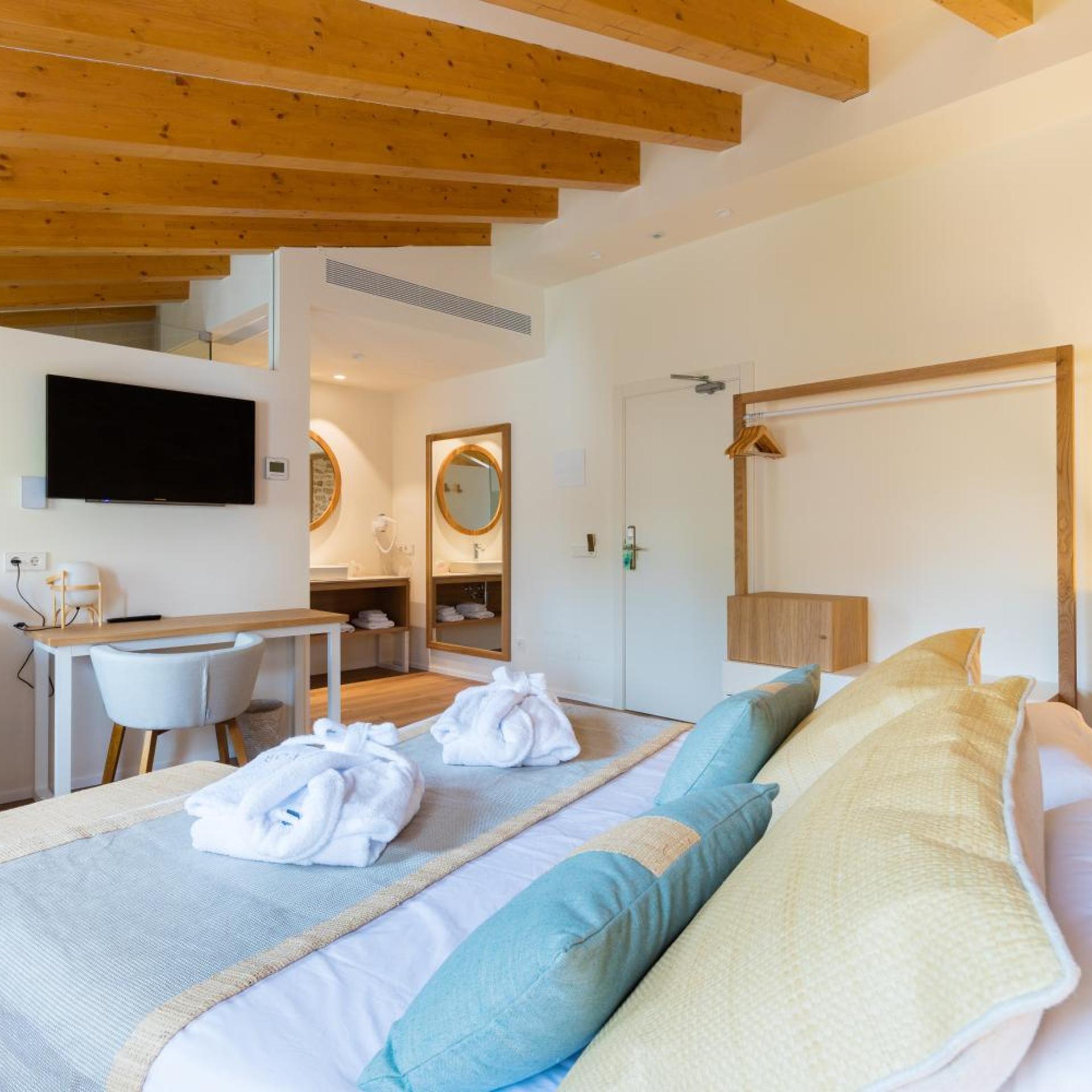 Deluxe, Double Bed