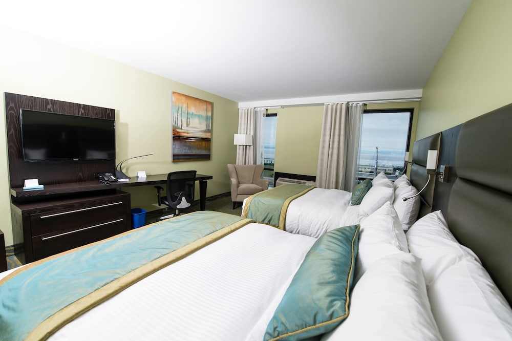 Aqua, 2 Queen Beds, River View