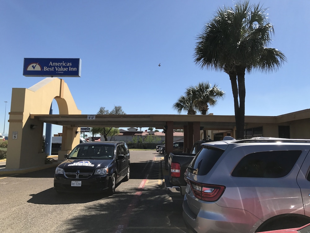 Americas Best Value Inn Laredo 7/34