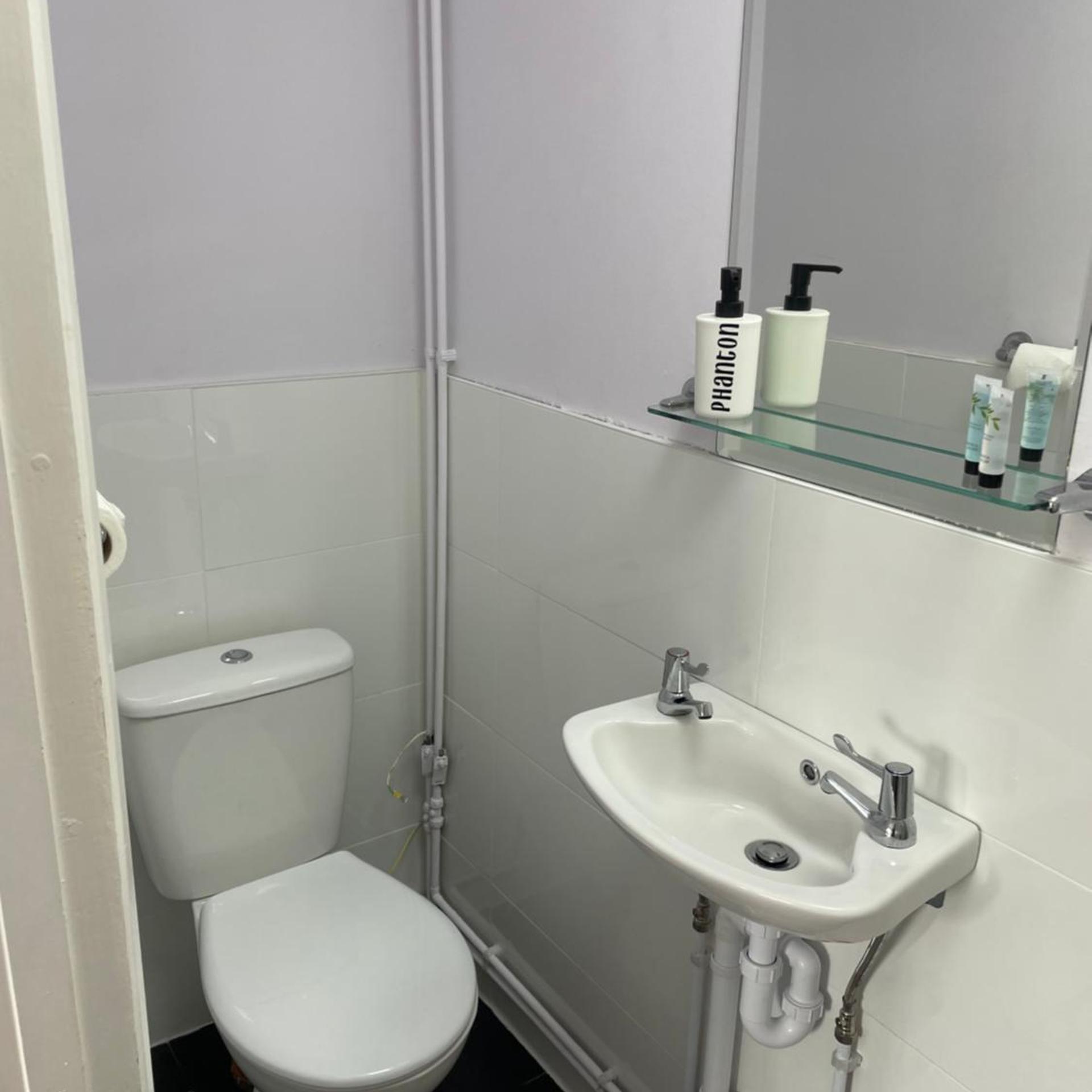 Coach House Hotel 51/60