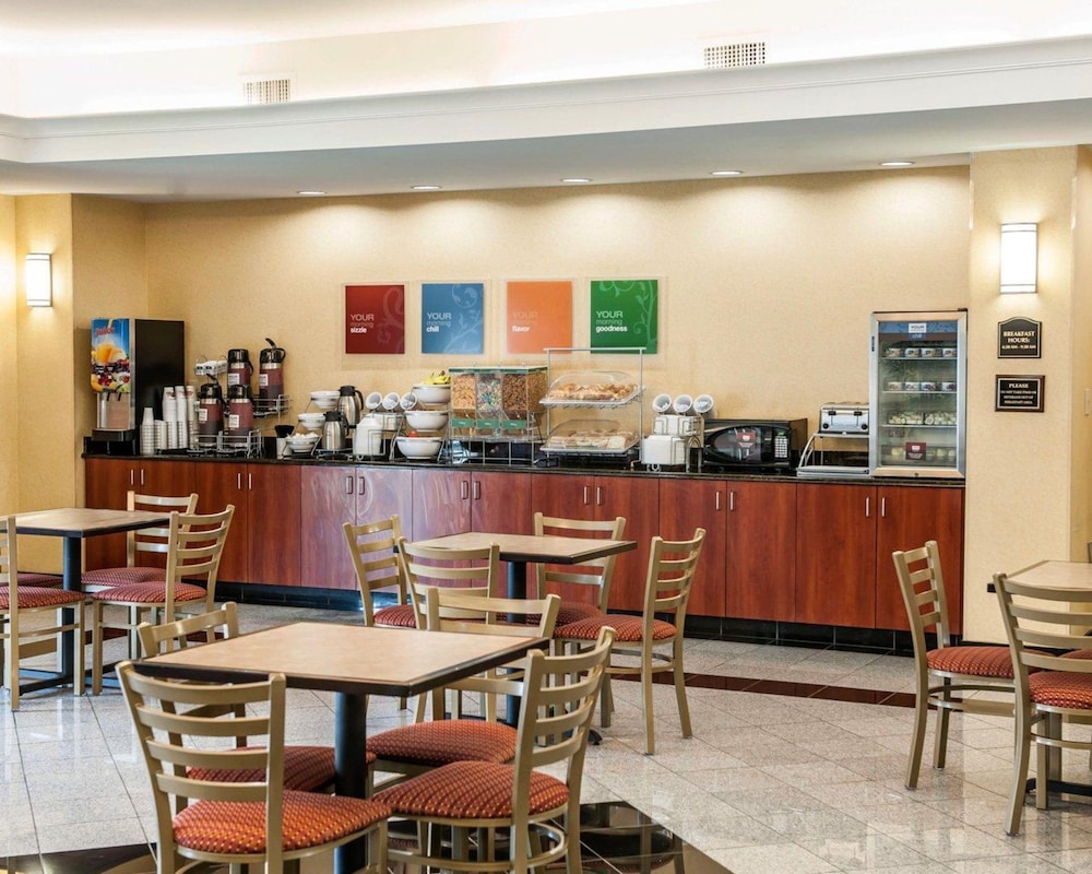 Comfort Suites near Indianapolis Airport 34/51