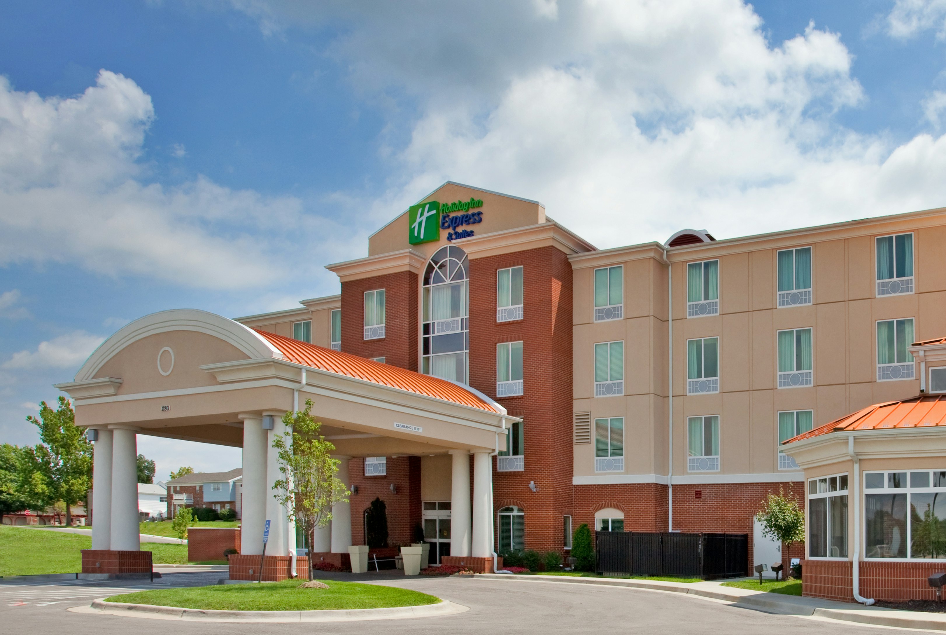 Holiday Inn Express Hotel And Suites Kansas City Grandview 64/64