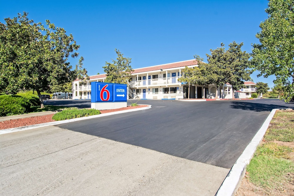Motel6 Redding, CA - South 24/36