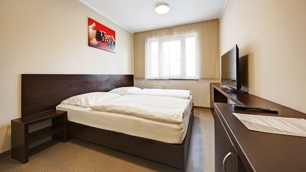 ROOM, DOUBLE BED