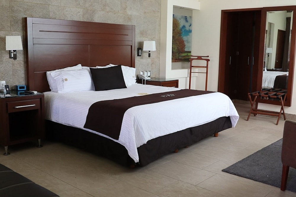 Hotel Ecce Inn 7/32