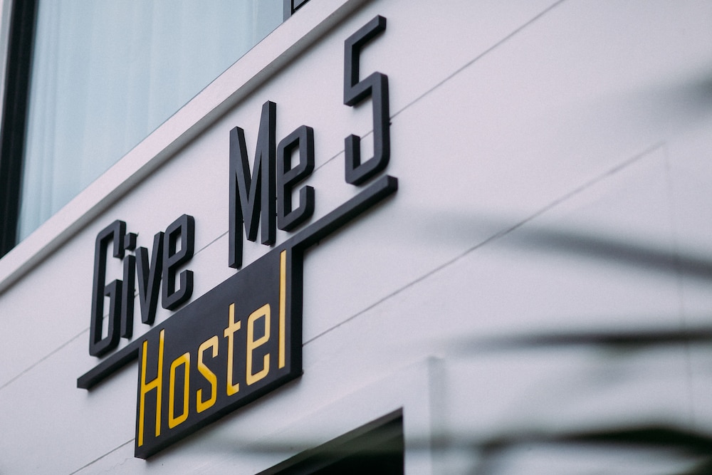 Give Me 5 Hostel 22/32