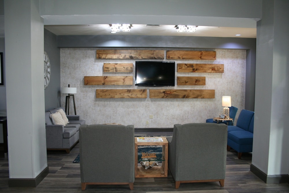 Best Western Plus Lake Dallas Inn & Suites 22/27