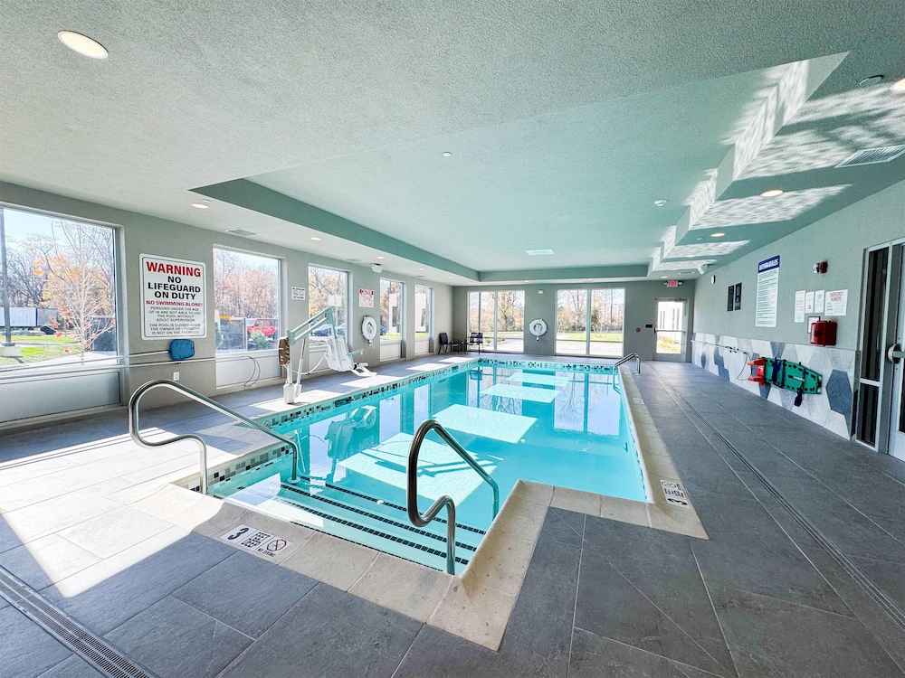 La Quinta Inn & Suites by Wyndham Mount Laurel / Moorestown 33/58