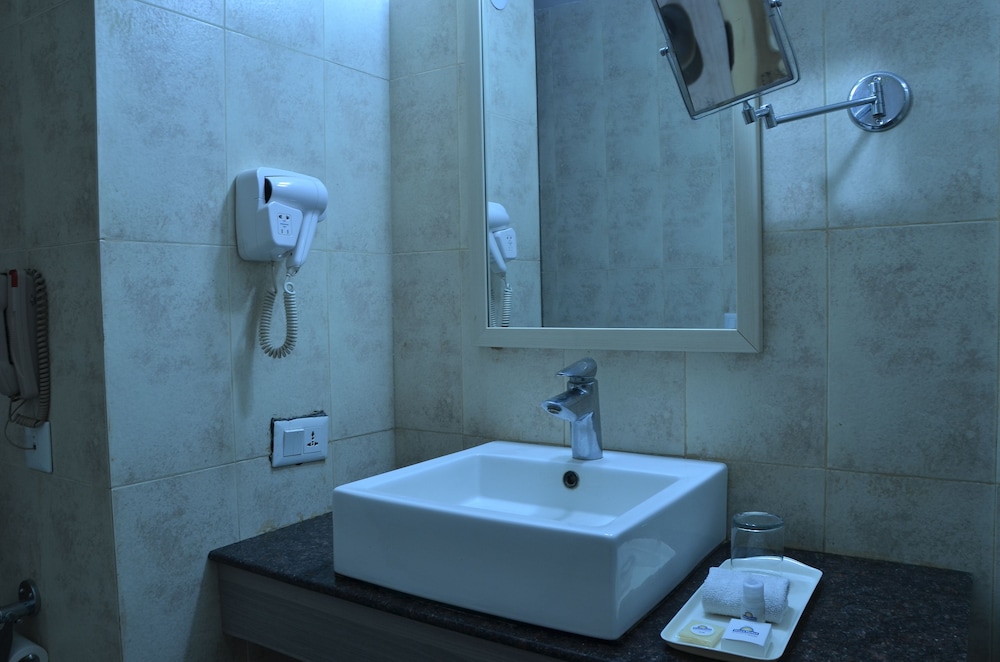 Days Hotel Neemrana Jaipur Highway 17/43