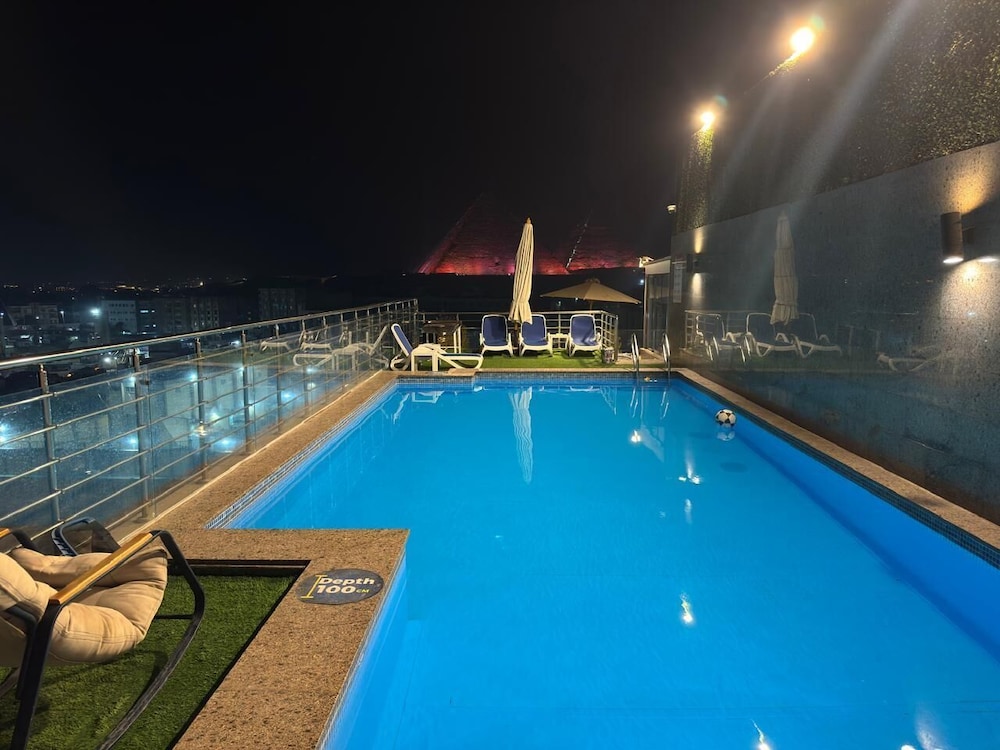 Pyramids Charm Hotel 60/72