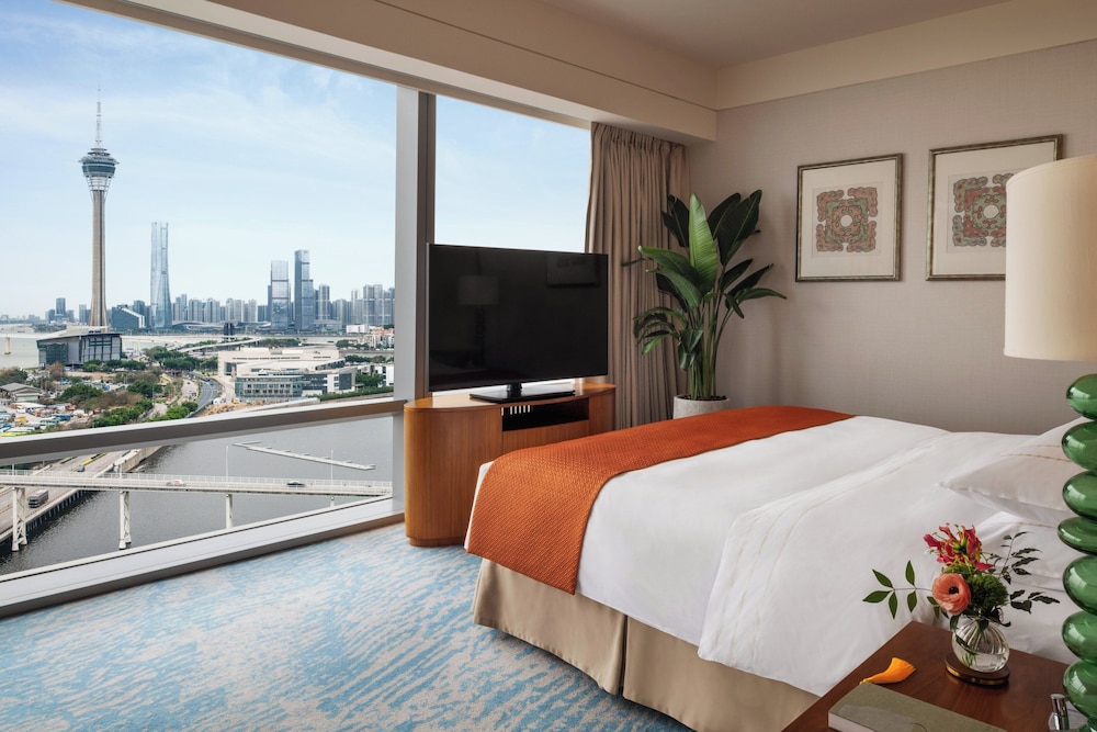 Tower, Suite, King Bed, Water Front