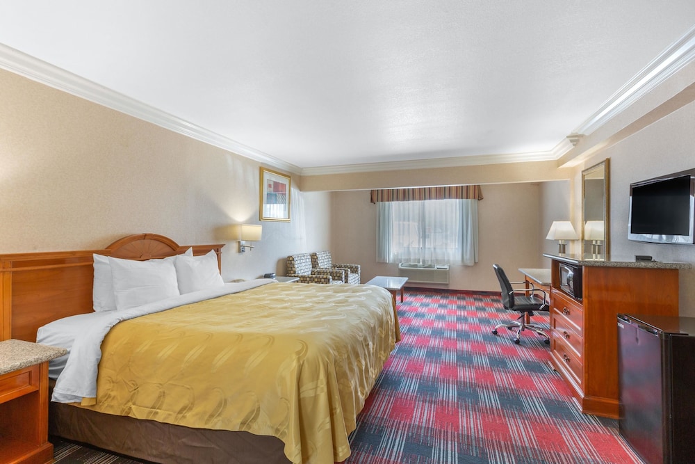 Quality Inn & Suites Oceanside Near Camp Pendleton 15/50