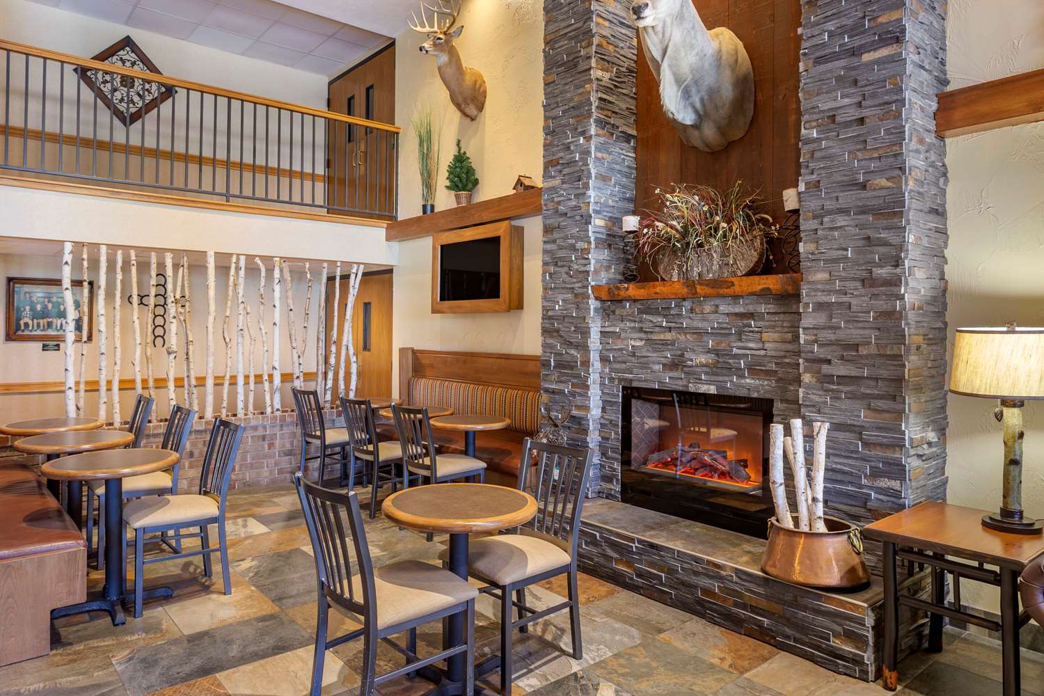 Comfort Inn at Thousand Hills 31/39
