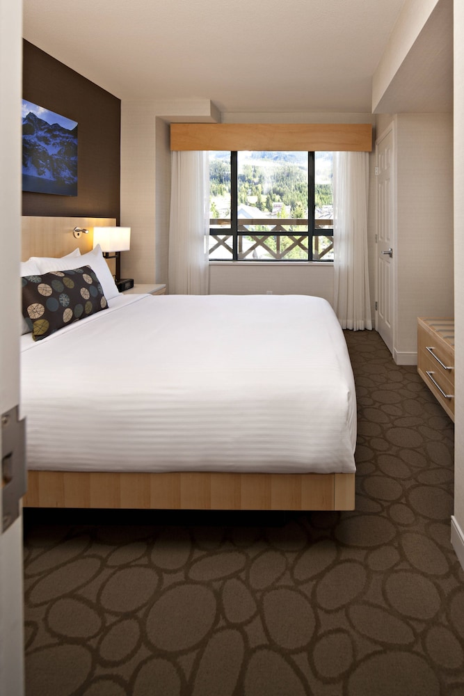 Delta Whistler Village Suites 13/34