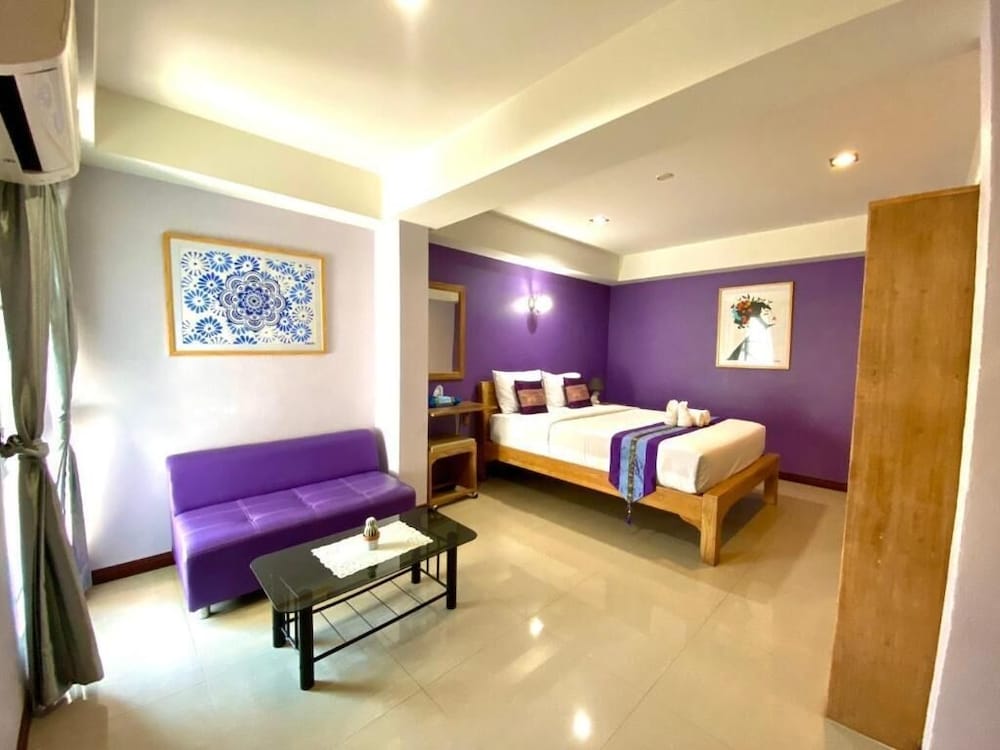 Chinda Boutique Hotel 12/56