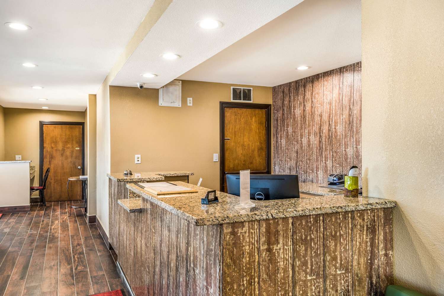 Econo Lodge Oskaloosa, IA 1/10