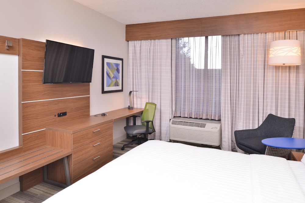 Holiday Inn Express Hotel and Suites Indianapolis Downtown Convention Center Area 23/48