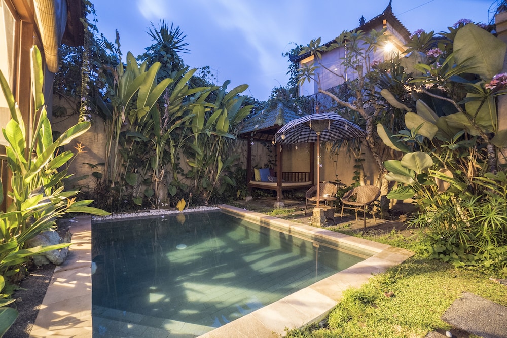 Gajah Biru Bungalows 44/50