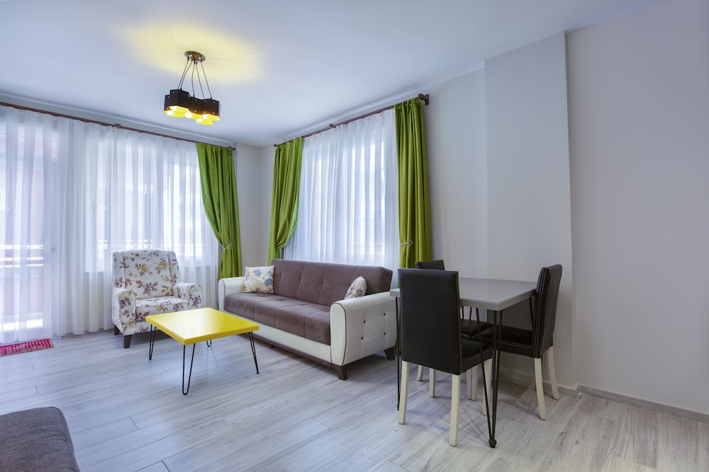 Twin Apart Hotel 35/59