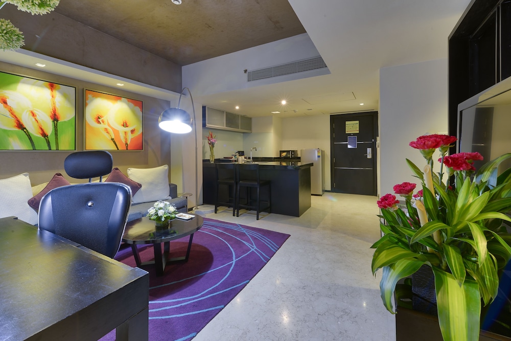 DAVANAM SAROVAR PORTICO SUITES 8/34