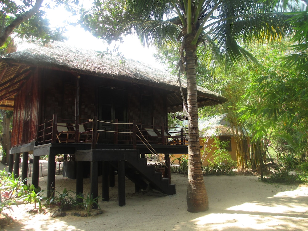 Whale Island Resort 5/68