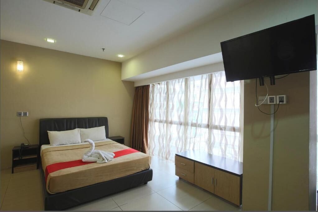 STANDARD, QUEEN BED