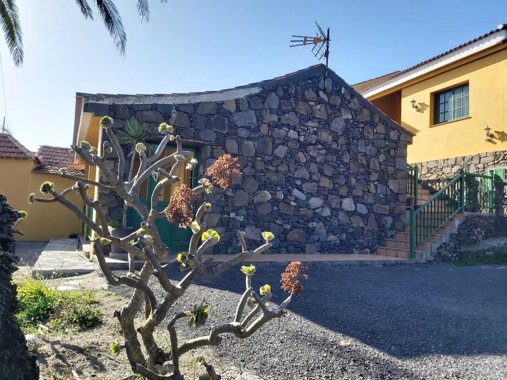 CASAS RURALES AMPARO LAS HAYAS 39/49