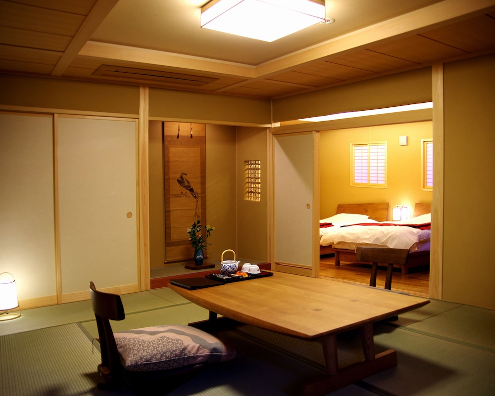 Gero Onsen Yukyunohana 25/50