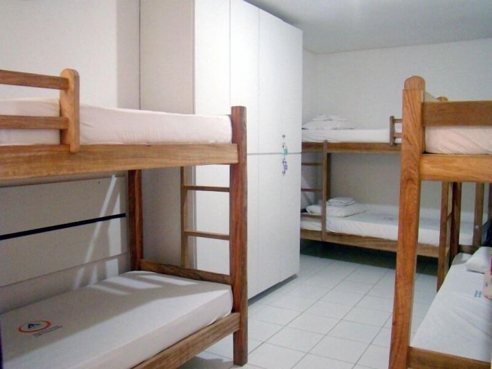 FEMALE DORM, 6 PEOPLE