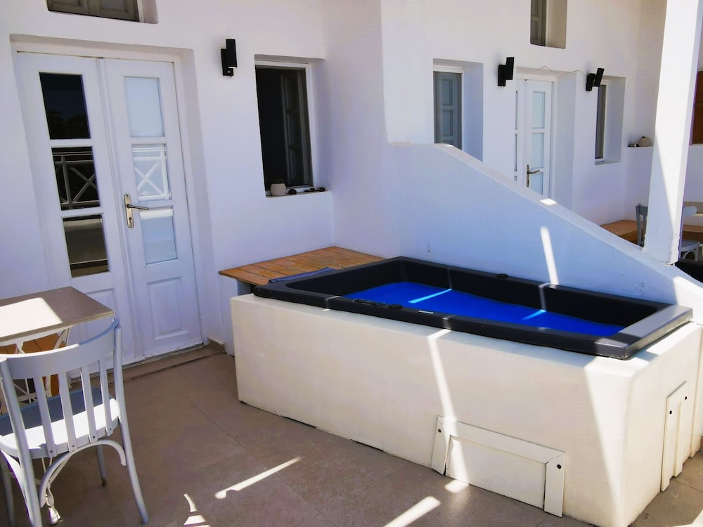 Muses Cycladic Suites 64/80