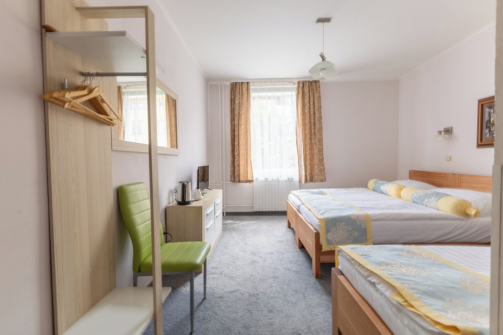 ROOM, TRIPLE