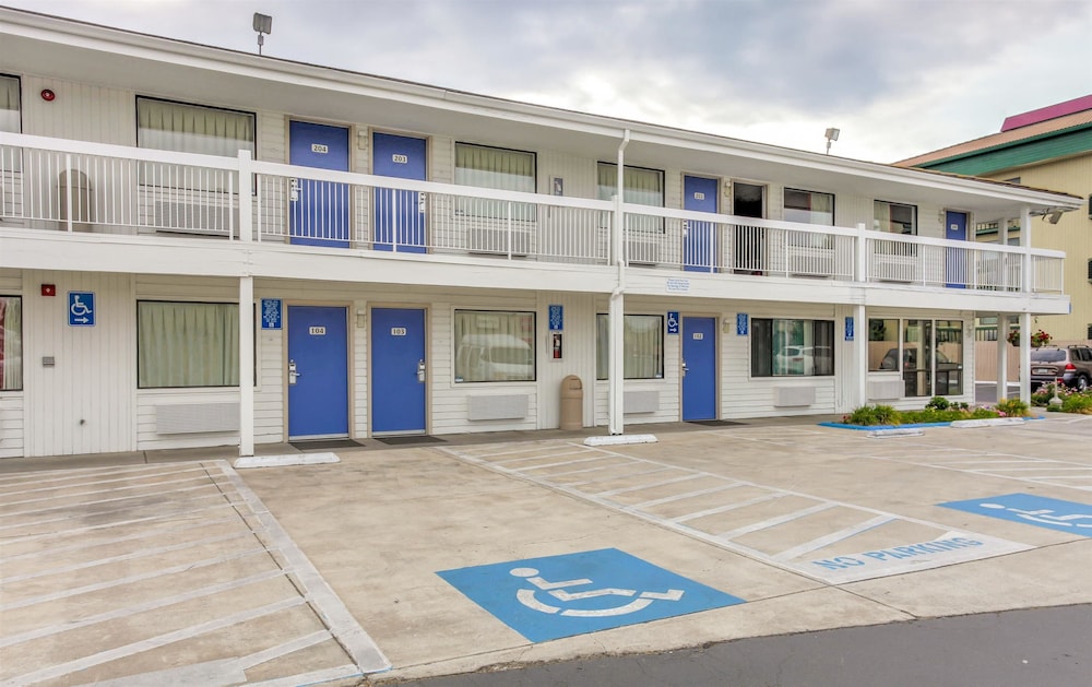 Motel6 Medford, OR - North in MEDFORD - OR