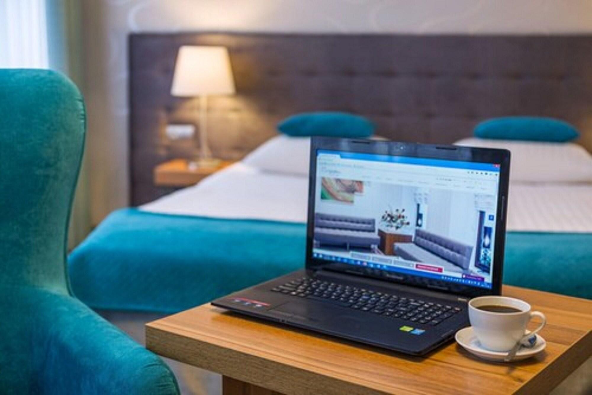 Patio Hotel 34/45