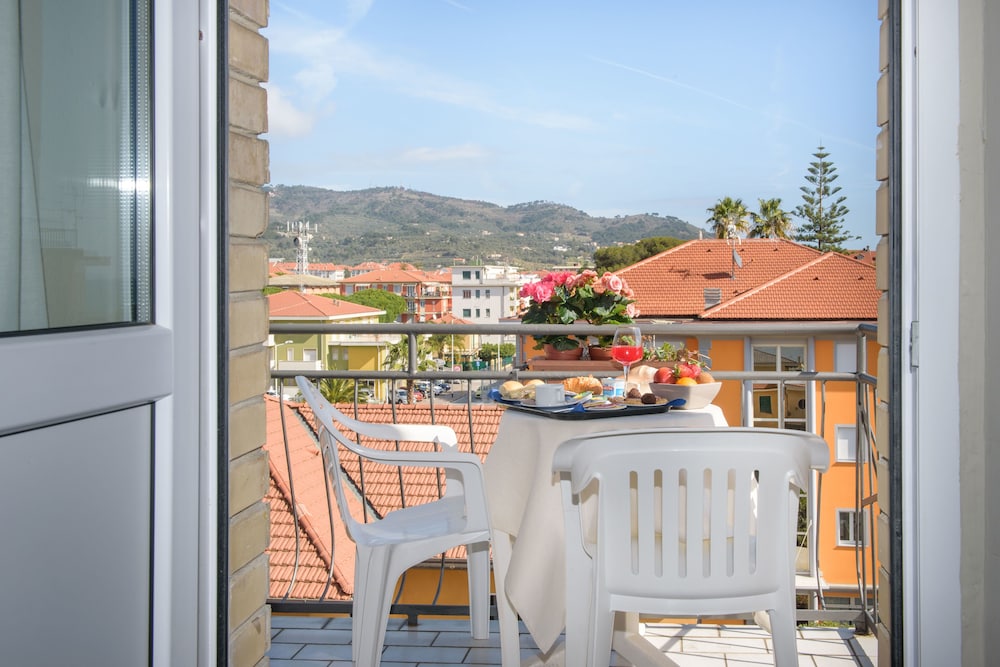 Hotel La Marina 59/63