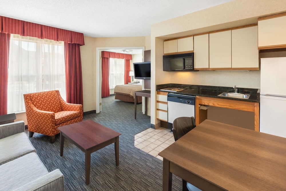 Affordable Suites of America Detroit-Warren (Ex Hawthorn Suites By Wyndham) 27/50