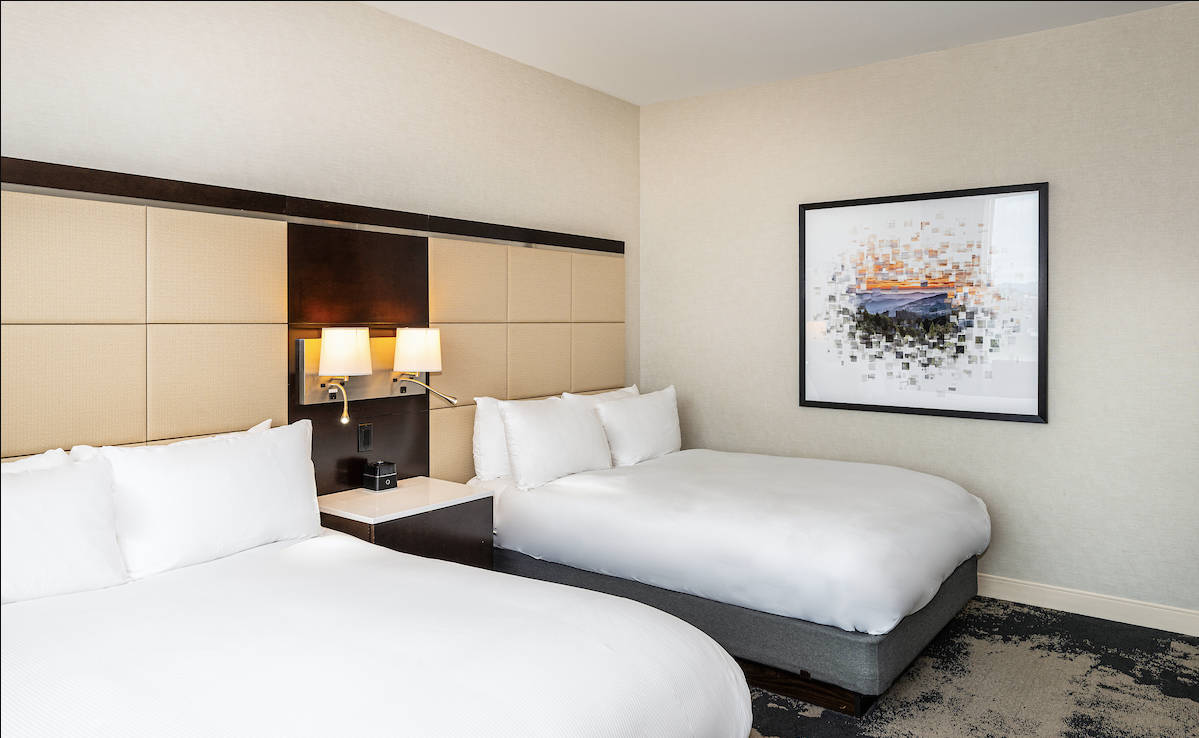 Room, 2 Double Beds, Water View