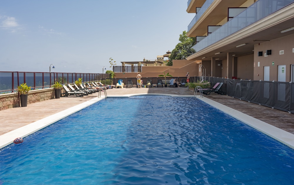 El Faro Aparthotel 33/36