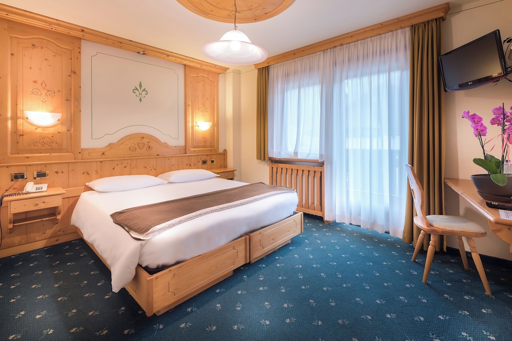 ECONOMY, SINGLE, DOUBLE BED