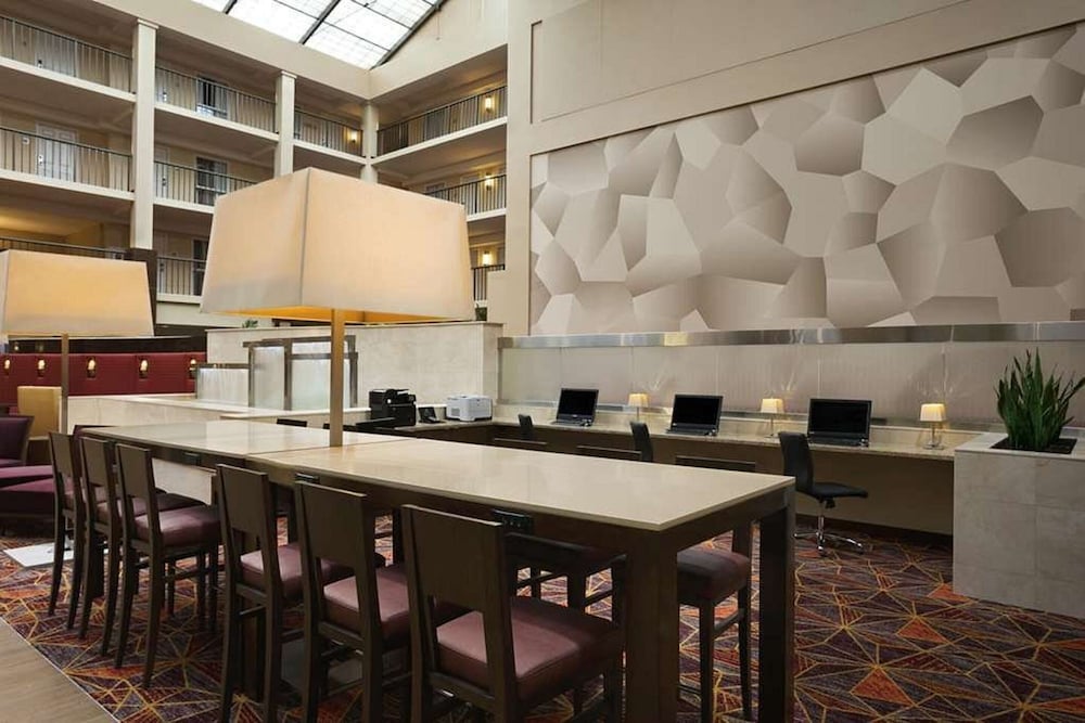 Embassy Suites by Hilton Cleveland Beachwood 40/55