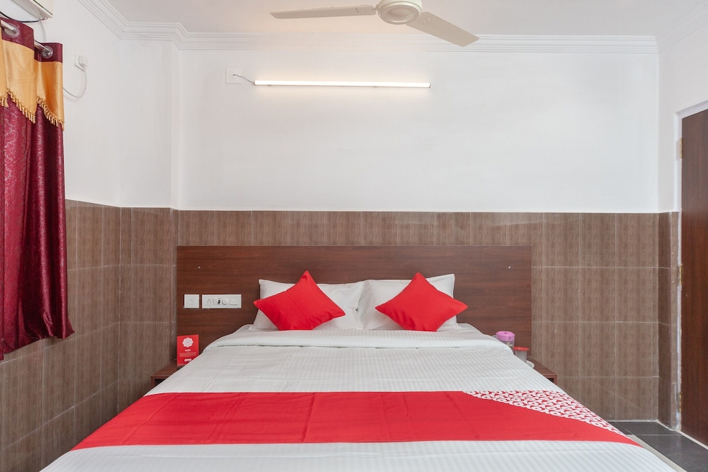 Oyo 27775 Hotel Srinivasa Residency 18/26