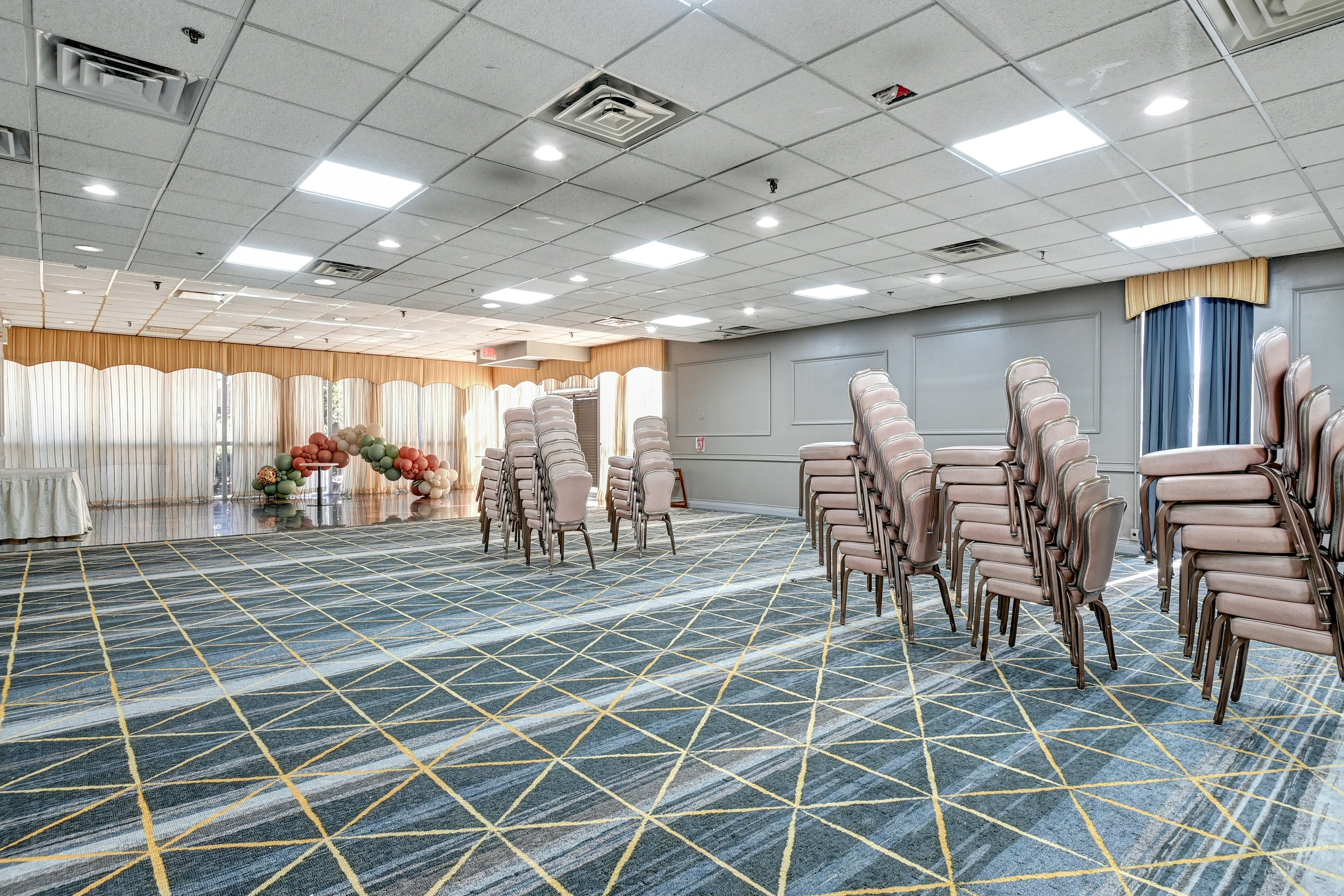Holiday Inn Piscataway Somerset (Ex Radisson Hotel Piscataway) 43/81