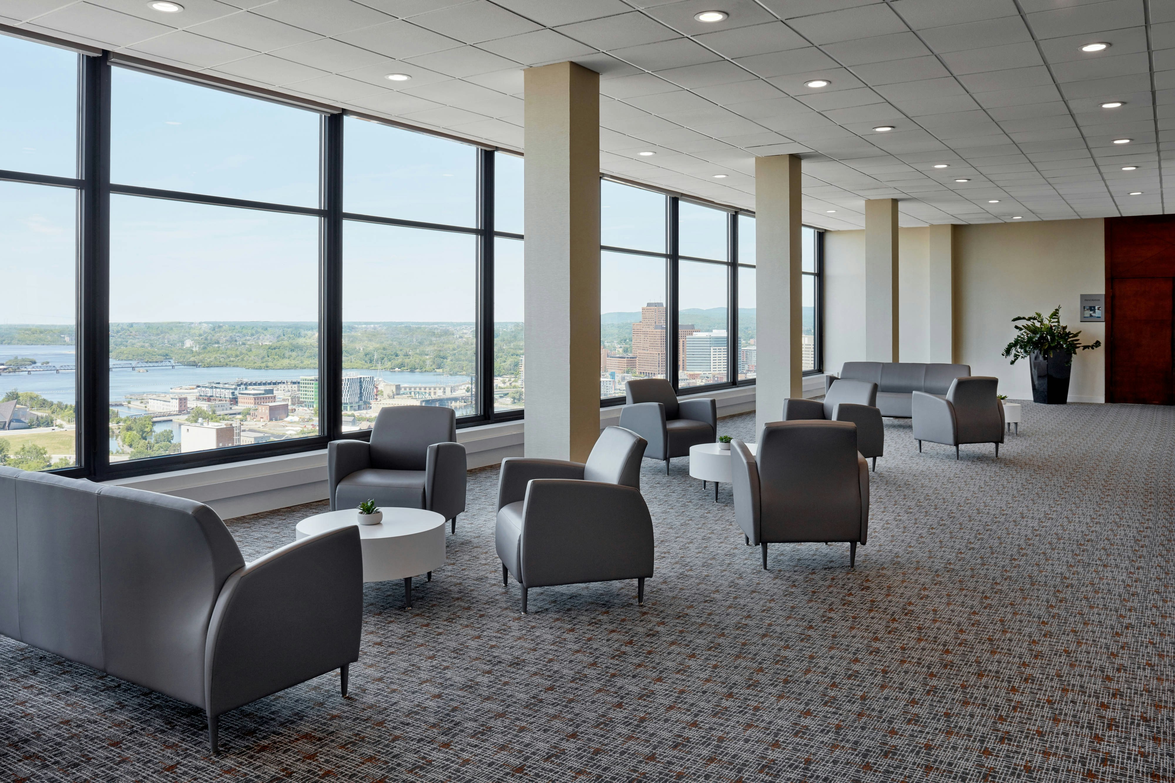 Delta Hotels Ottawa City Centre 24/60