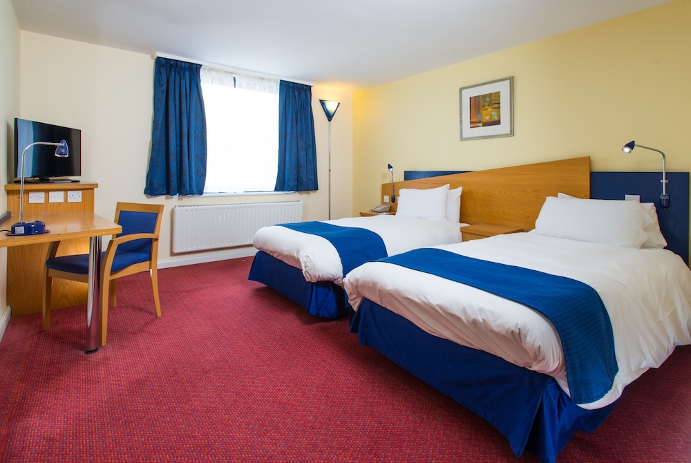 HOLIDAY INN EXPRESS BRADFORD CITY CENTRE 12/45