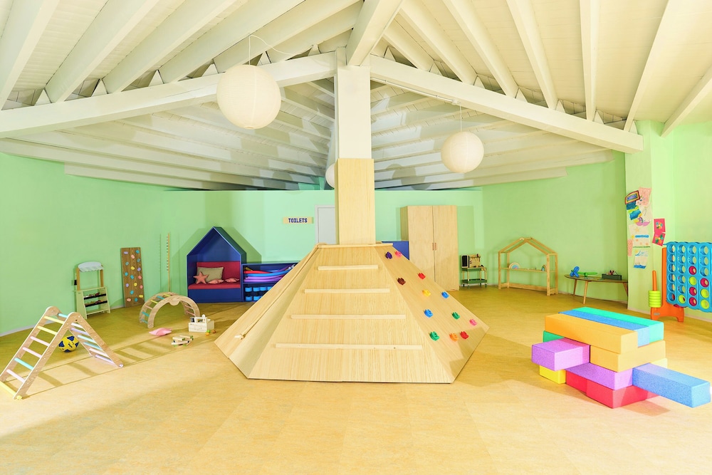 Coral Star Apartments 63/70