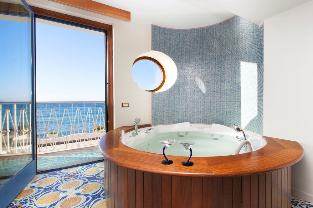 Alimuri Bay Resort 34/61