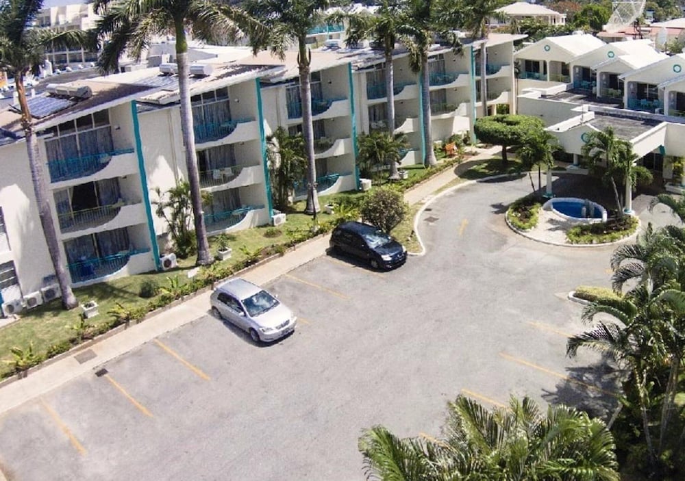 Blue Horizon Hotel 56/65