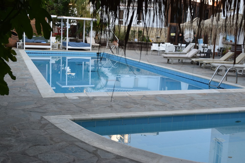 Antonis G Hotel Apartments 24/50