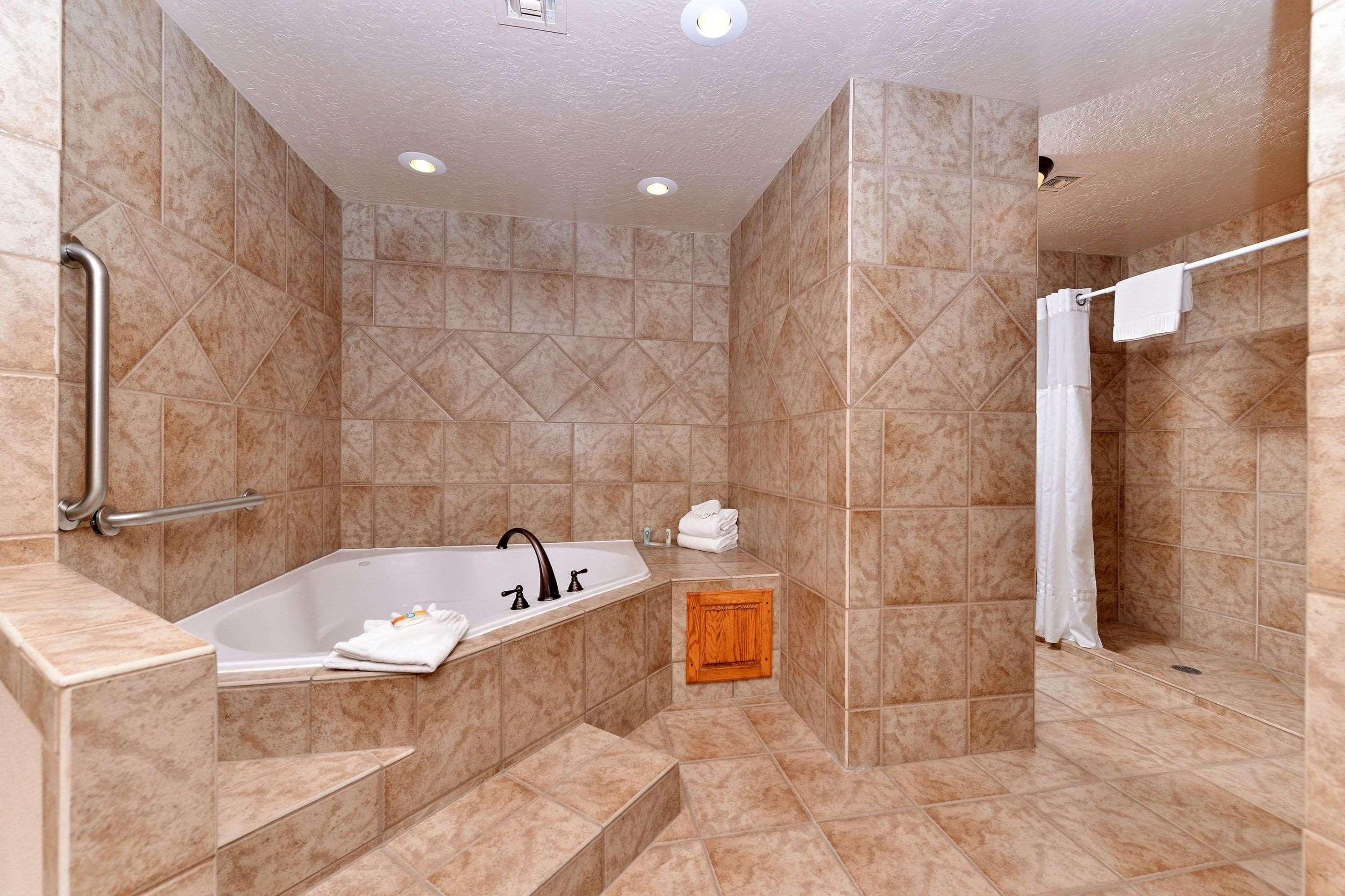 Suite, King Bed
