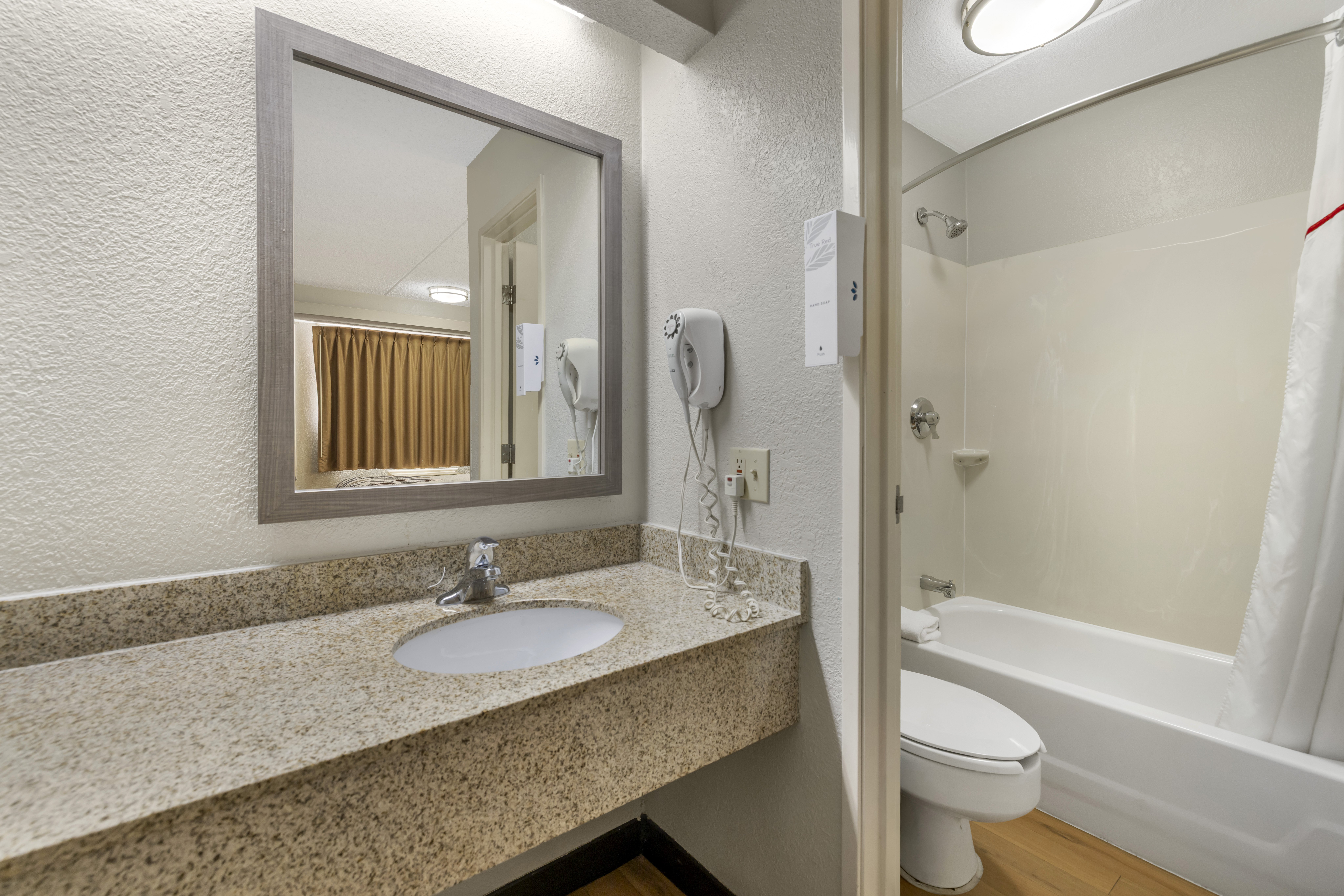Red Roof Inn Buffalo Niagara Airport 46/53